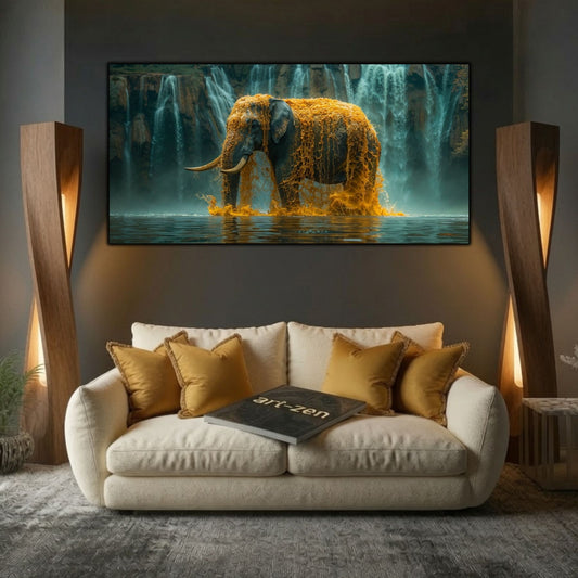 Tablou peisaj natură Botezul din cascada de aur printat pe sticlă securizată panoramică deasupra unei canapele crem într-un living elegant cu lămpi sculpturale de lemn