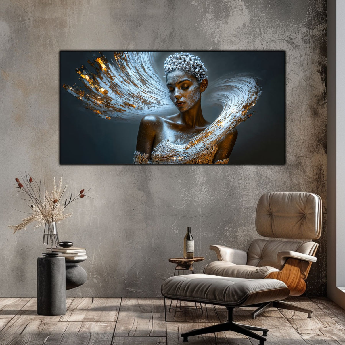 Tablou decorativ Beyond cu figură feminină argintie și lumină explozivă pe perete de beton cu fotoliu gri
