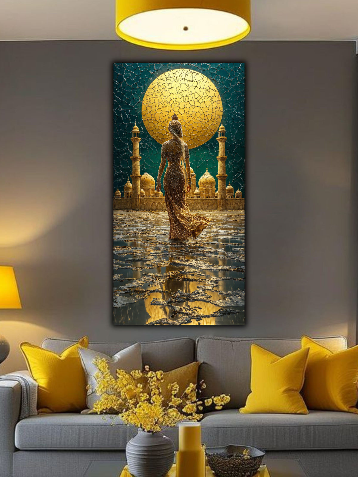 tablou living pe sticlă Templul Interior – living modern cu canapea gri și perne galbene