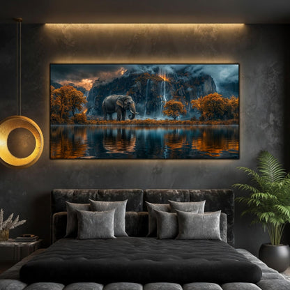 Tablou panoramic Ember Falls cu elefant și munte în ceață, amplasat deasupra unui pat antracit