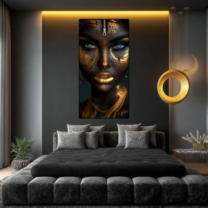 tablou pe sticla securizata numit Harta Stelara, cu un portret impresionan cu nuante aurii si negre, in dormitor elegant.